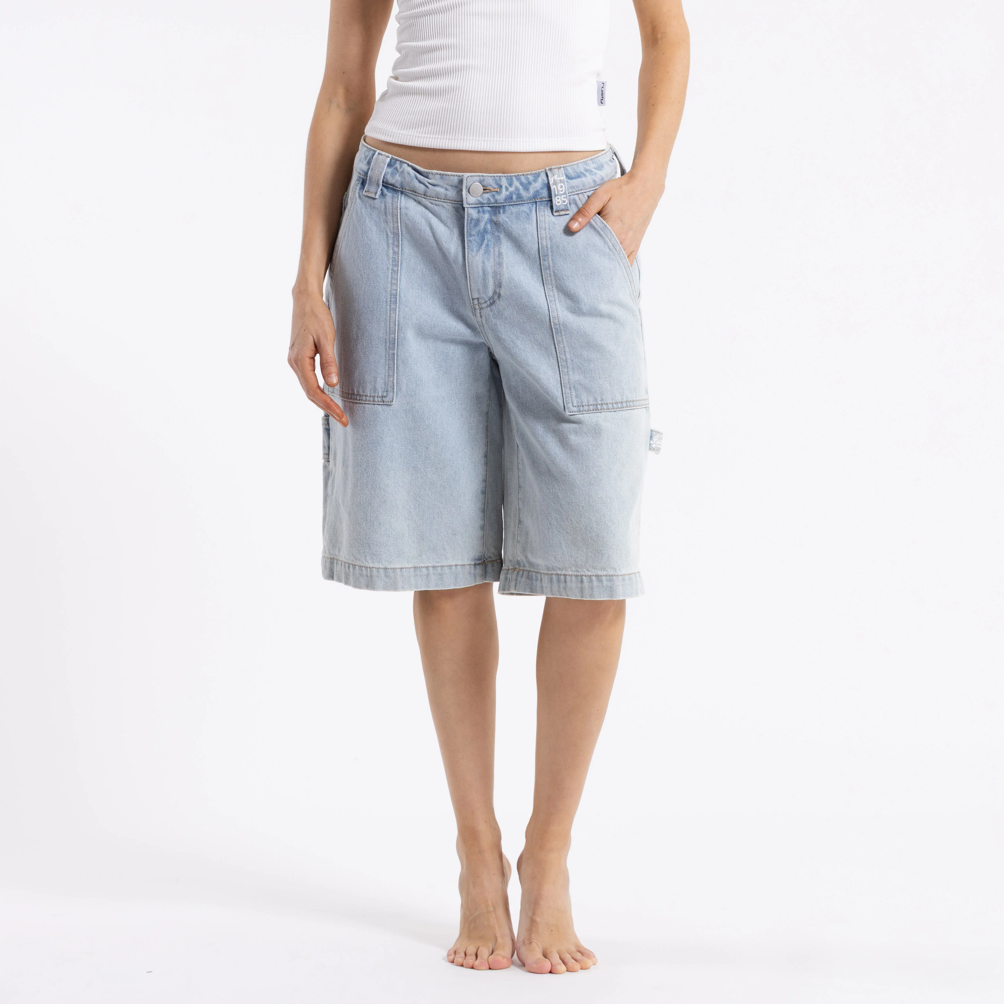 Bermuda Billie Low Rise Carpenter Jort Sky