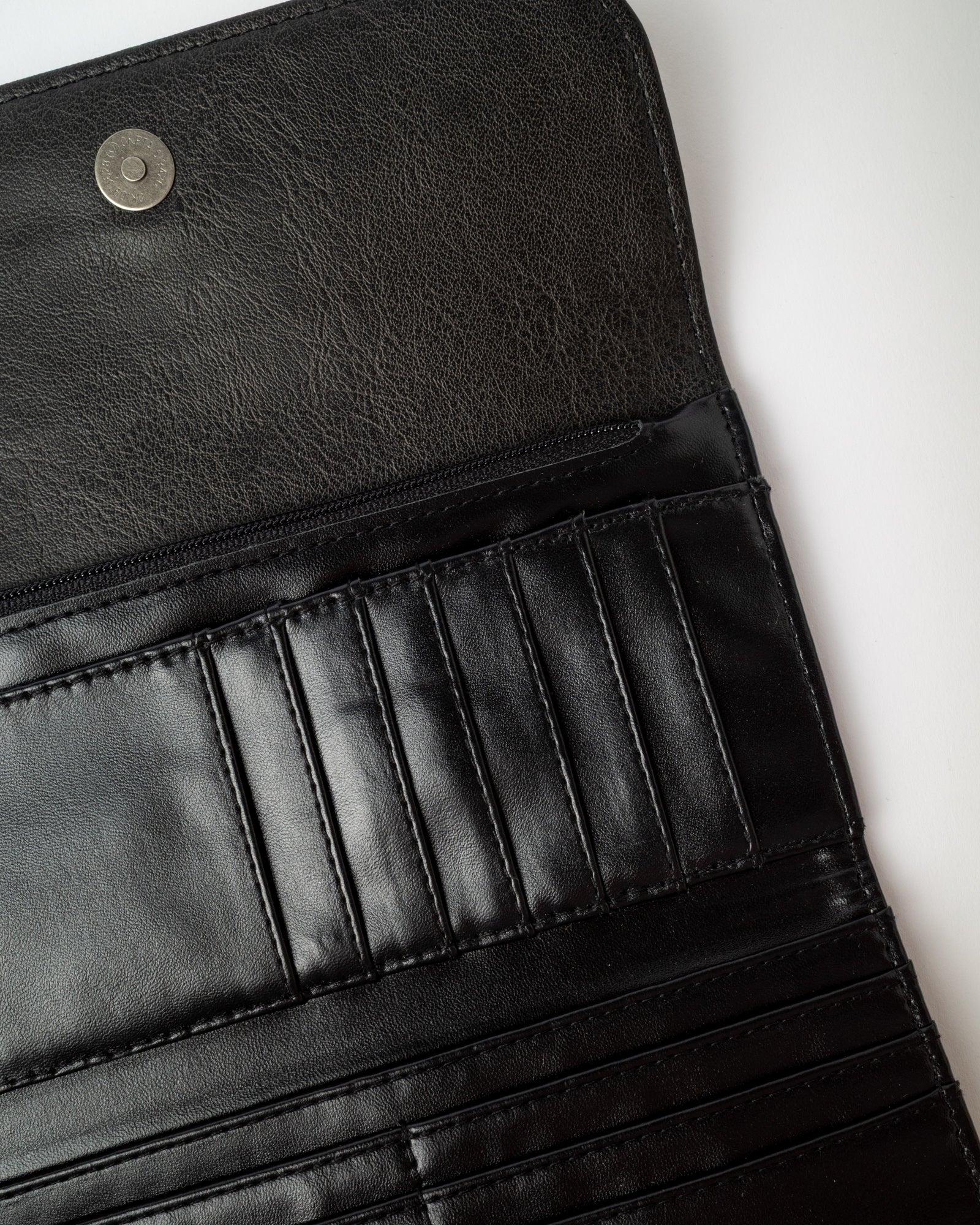 Billetera Mallory Flap Wallet Black - Image 6