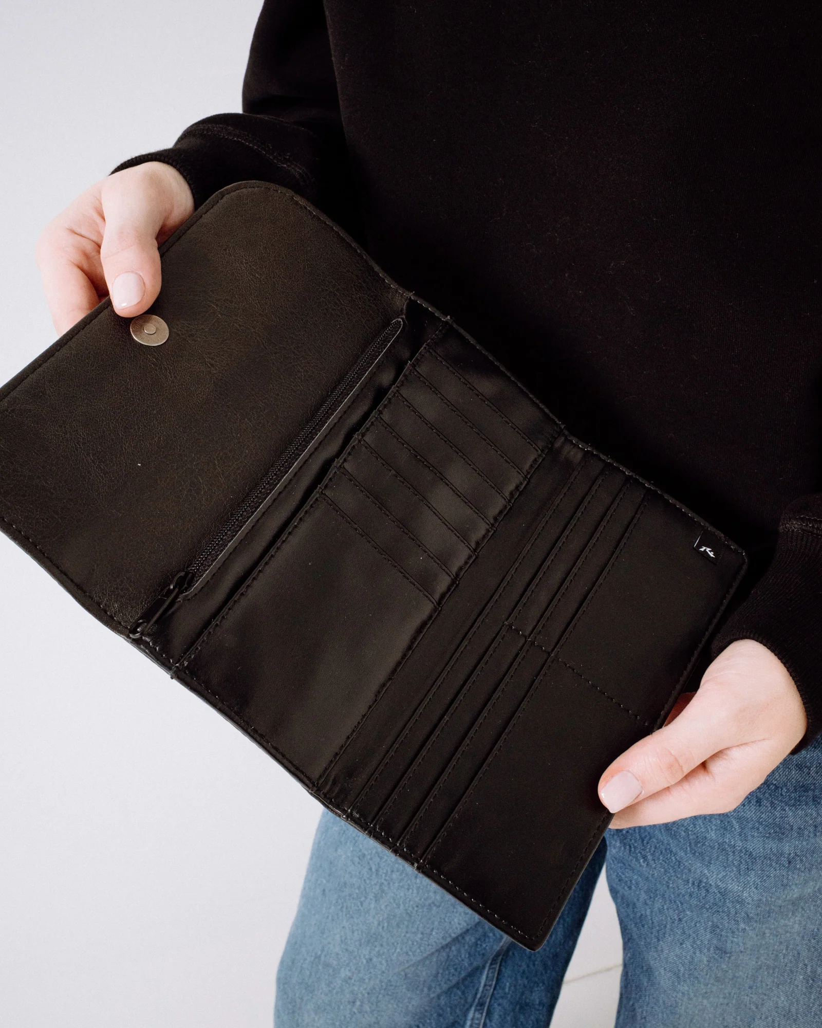 Billetera Mallory Flap Wallet Black - Image 7