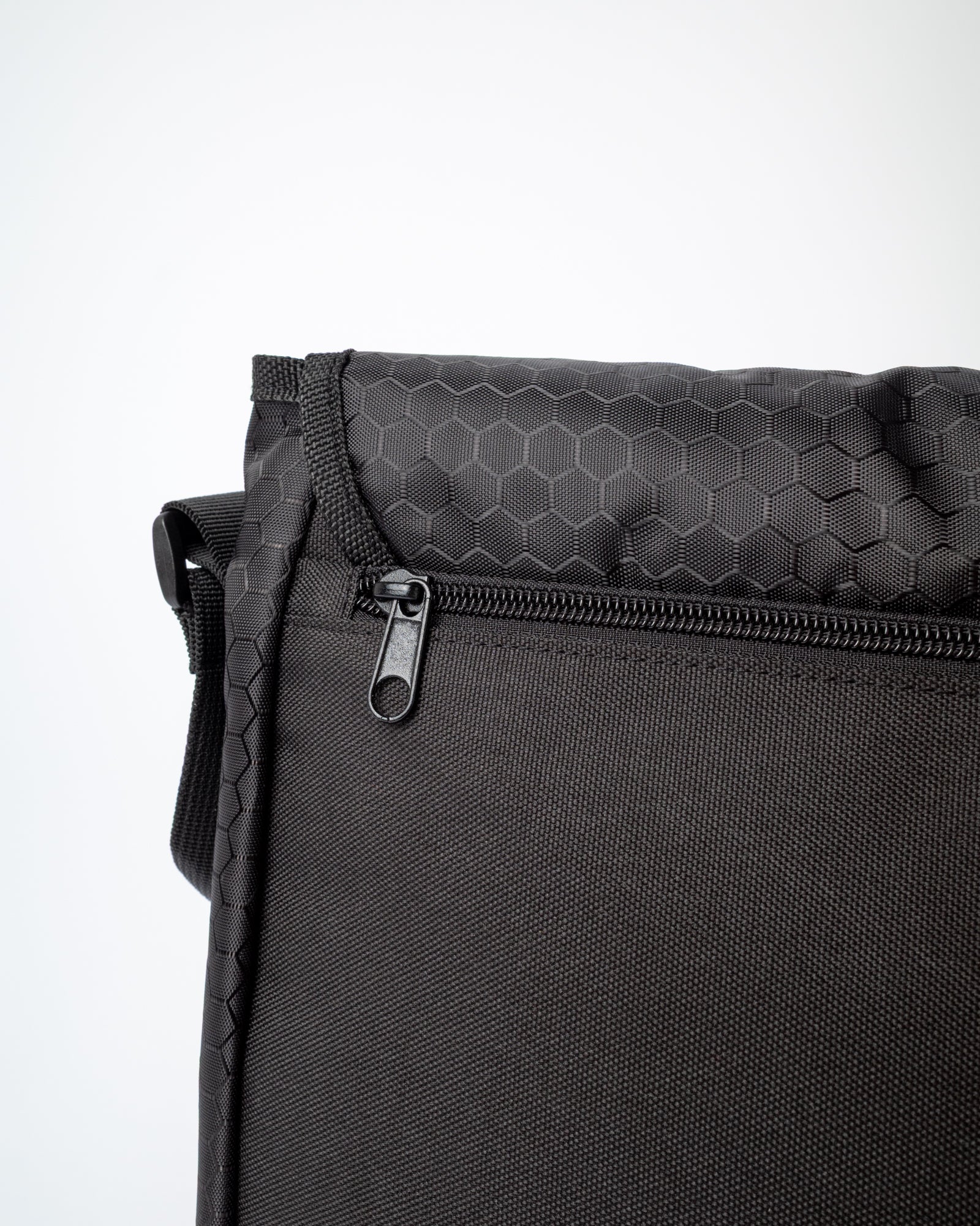 Bolso Voltage Messenger Bag Black/Sulphur - Image 5