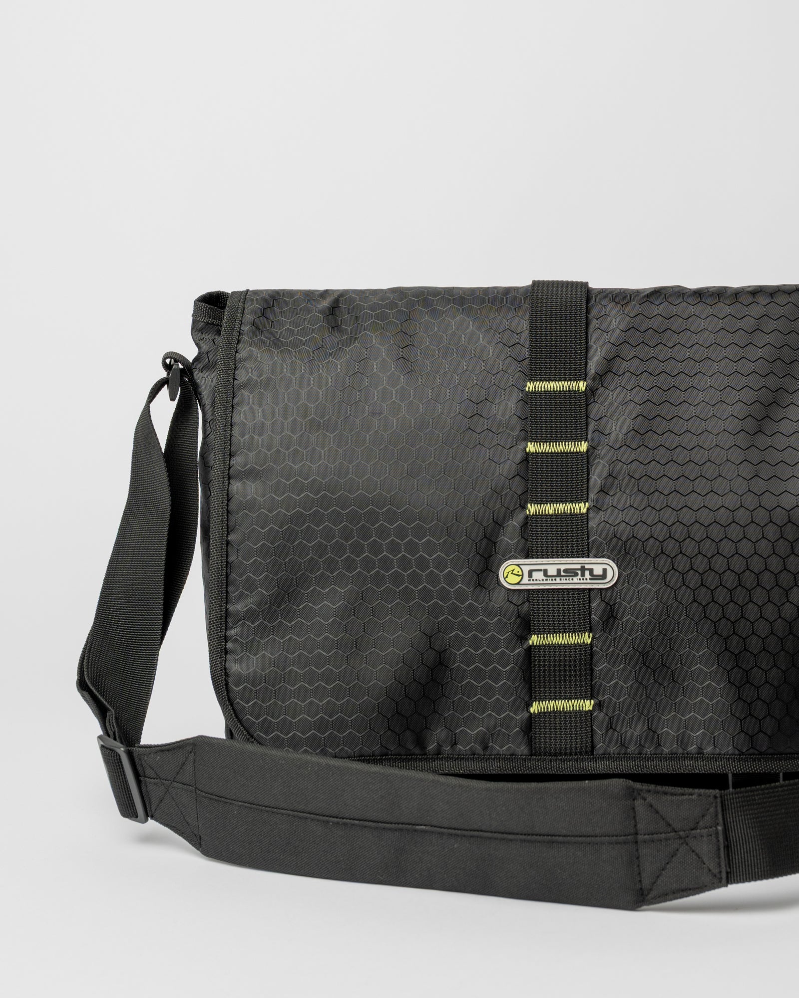Bolso Voltage Messenger Bag Black/Sulphur - Image 6