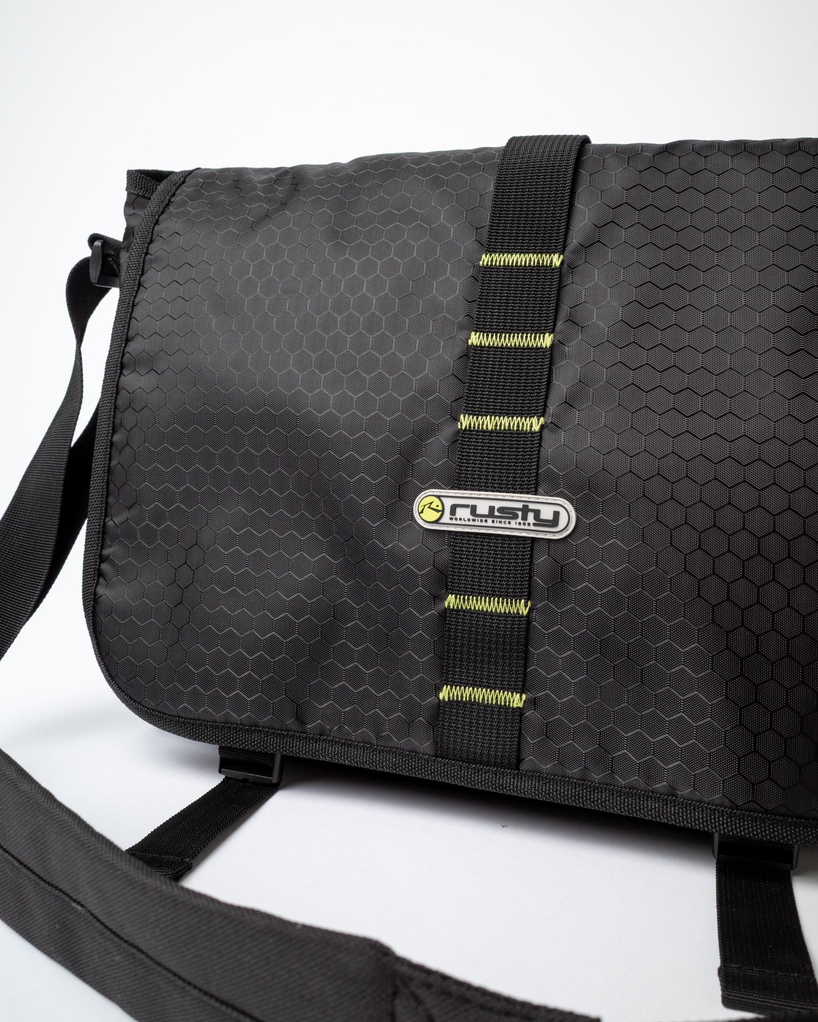 Bolso Voltage Messenger Bag Black/Sulphur - Image 9