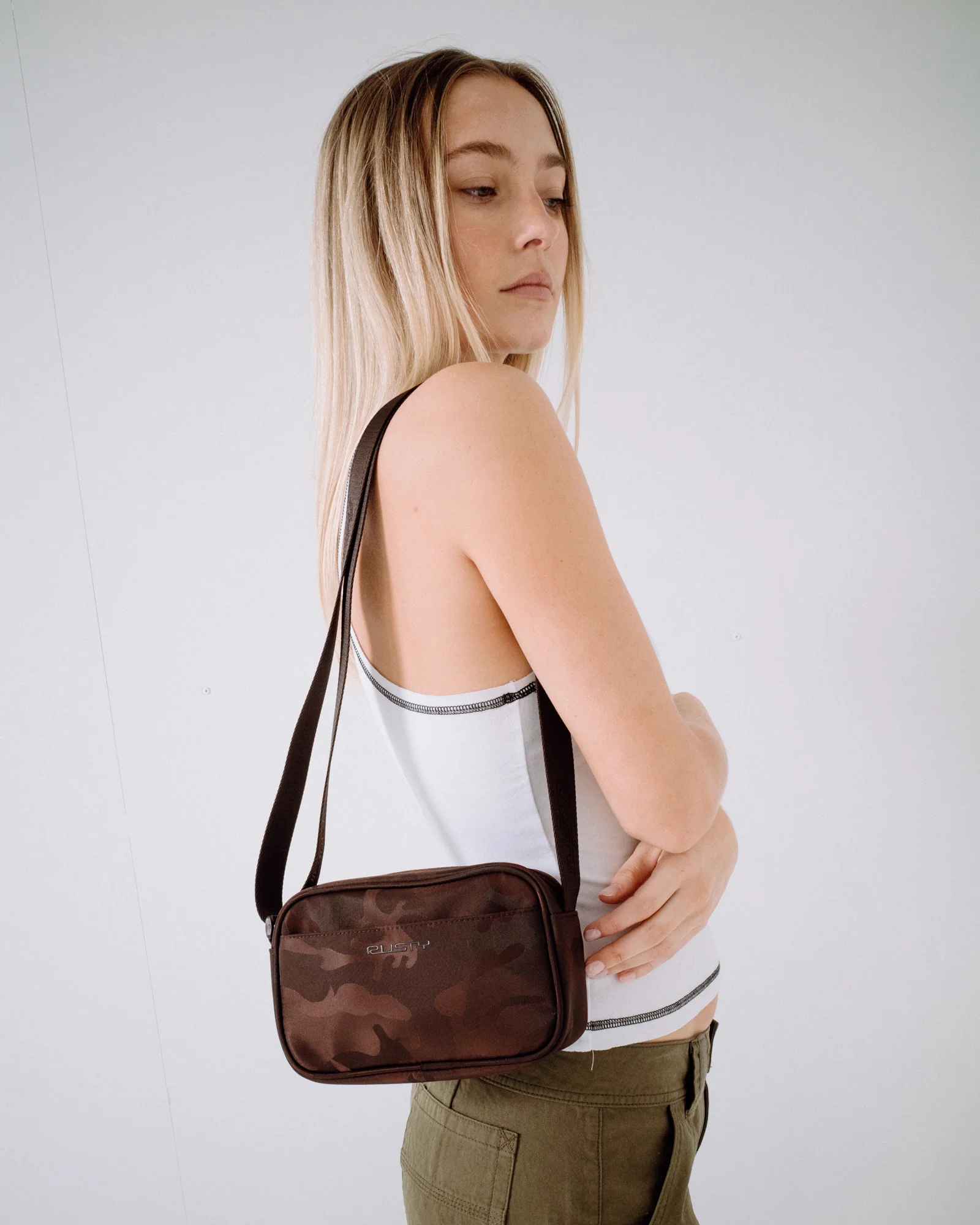 Cartera Stellar Nylon Camo Side Bag Java - Image 3
