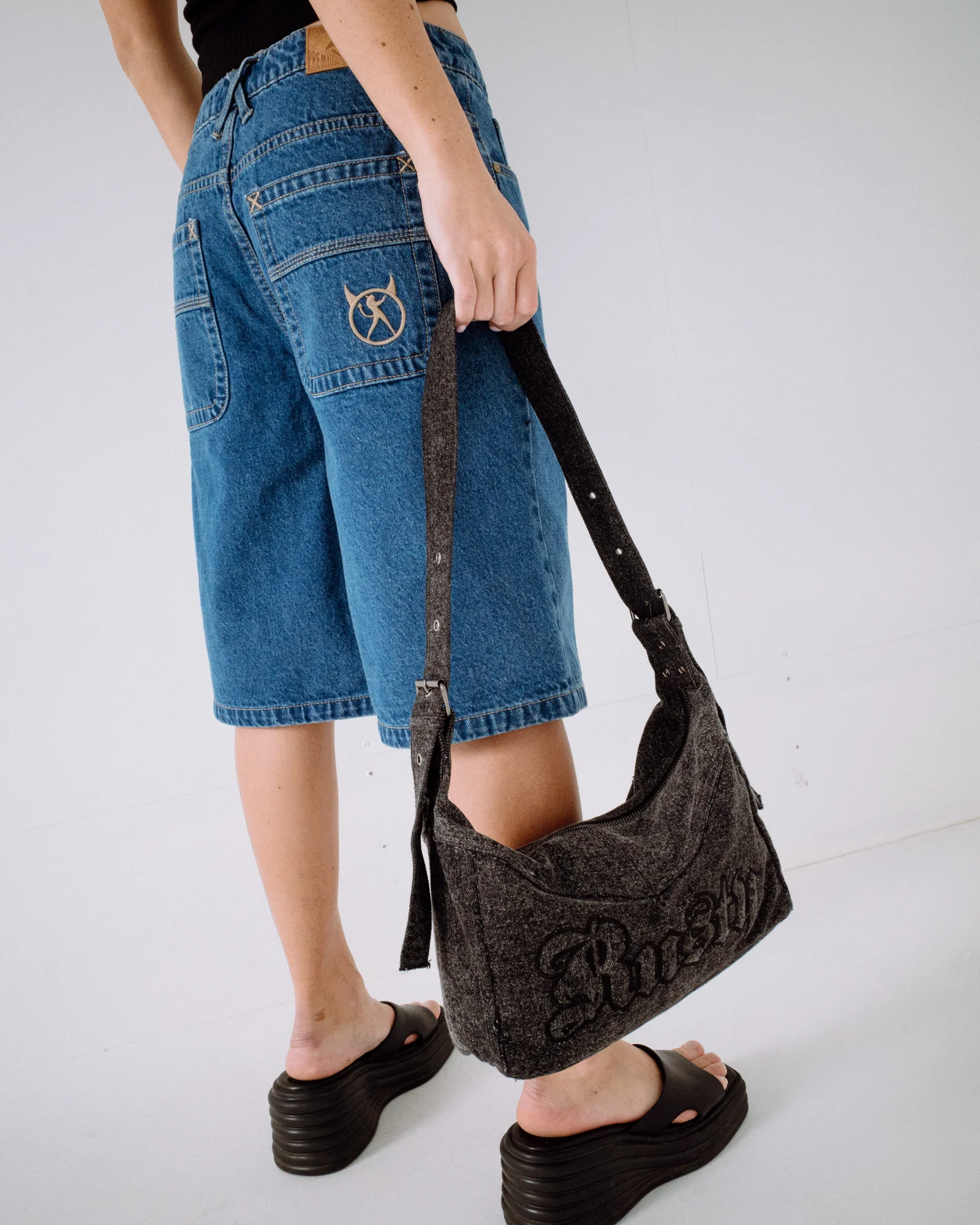 Cartera Roxanne Denim Shoulder Bag Washed Black - Image 7