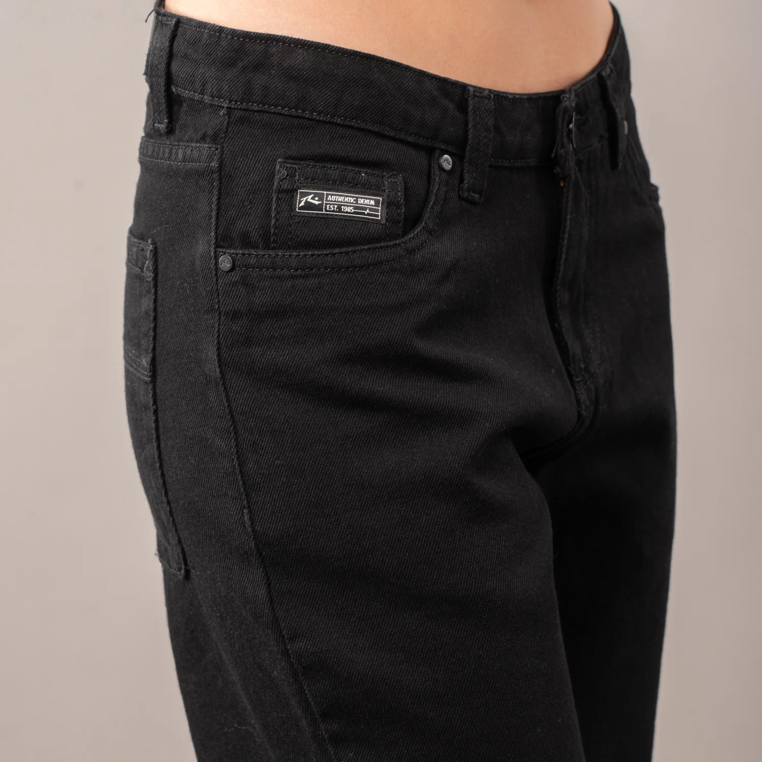 Jean Suzy Straight Low Rise Black - Image 2