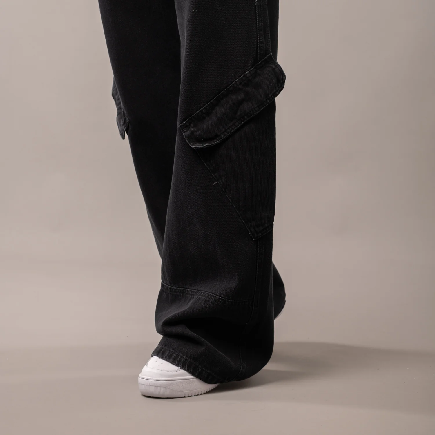 Jean Dark Wide Leg Cargo Washed Black - Image 4