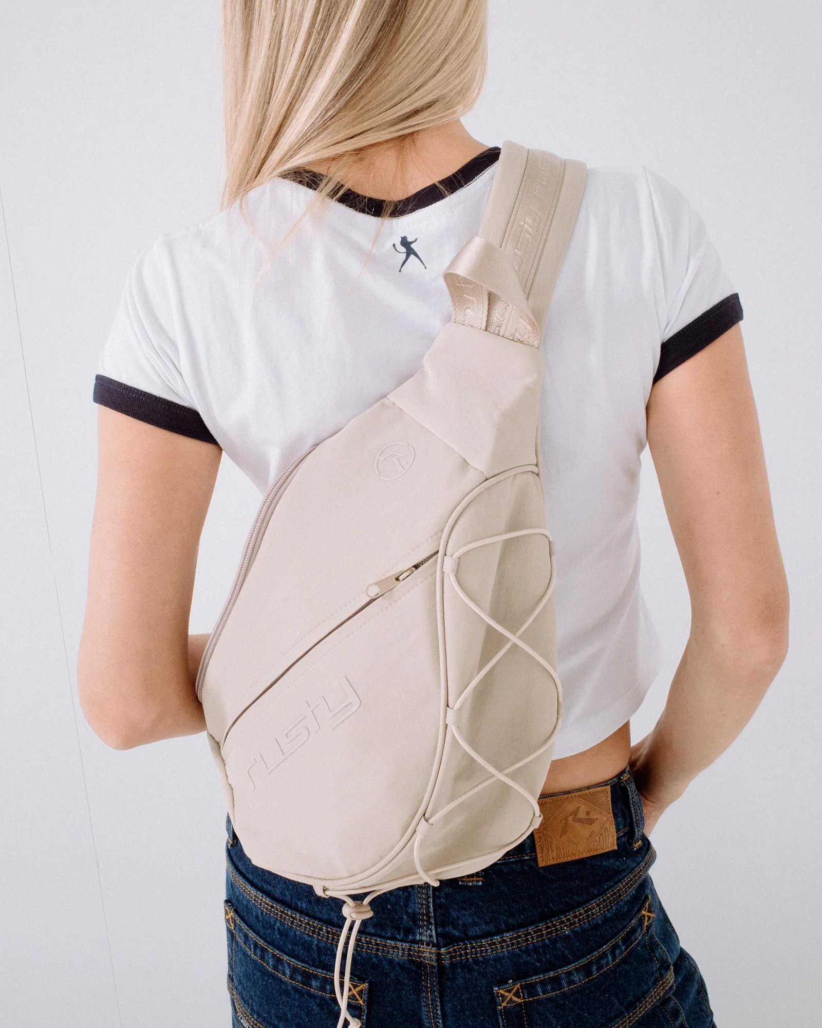 Mochila Free Run Nylon Sling Backpack Oatmeal - Image 5