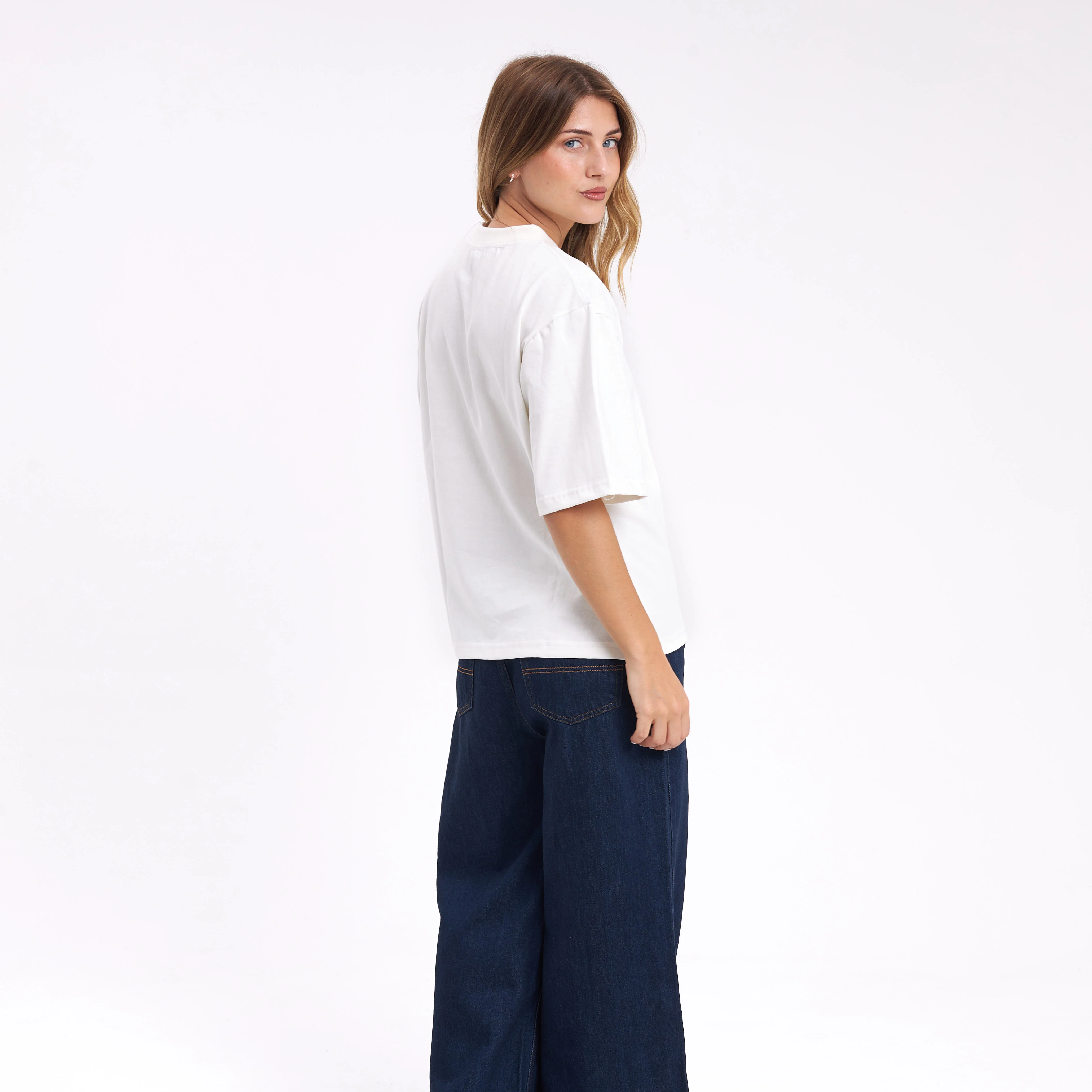 Remera Essential Crop Boxy Fit Off White - Image 6