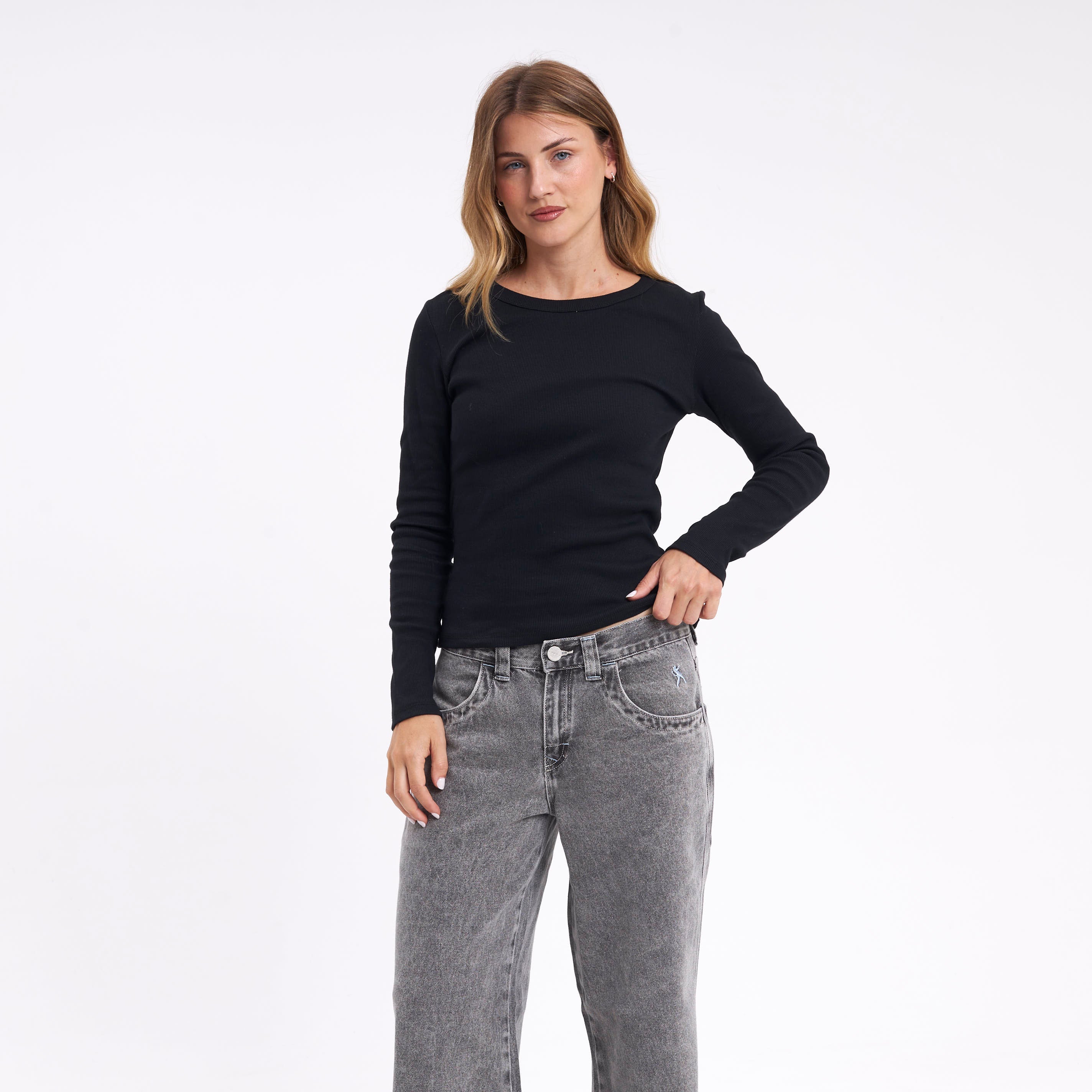 Remera Essential Fitted Black - Image 2