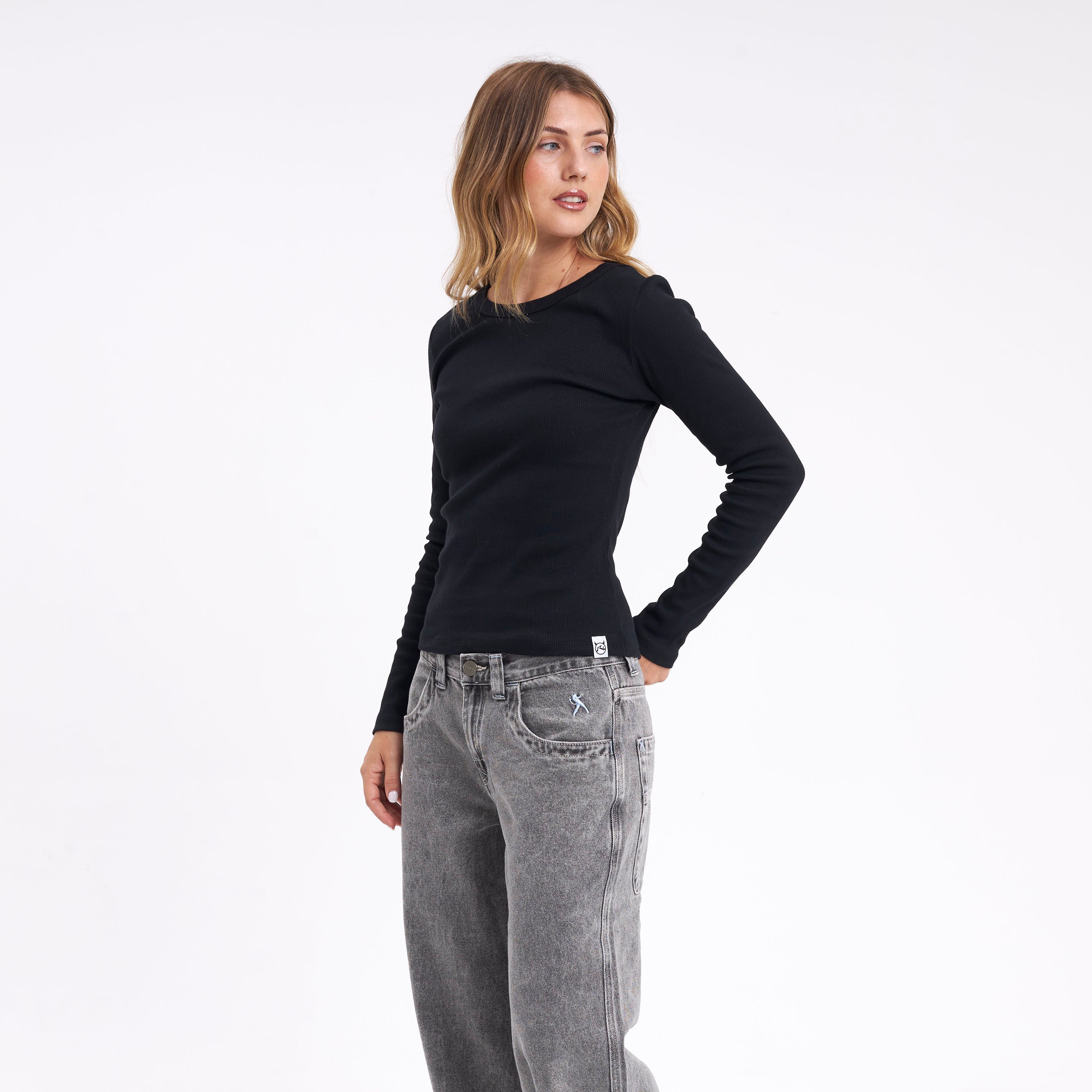 Remera Essential Fitted Black - Image 3