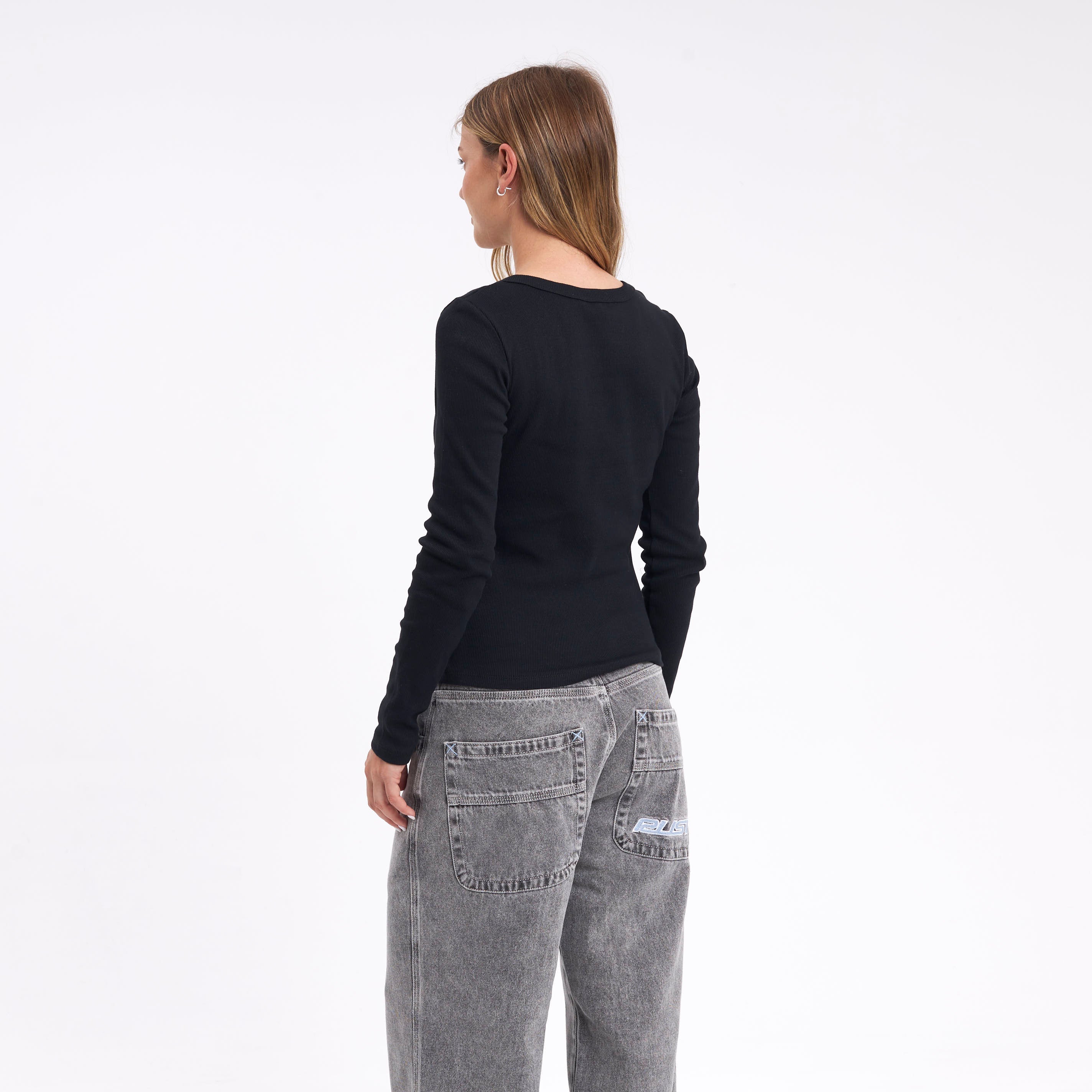 Remera Essential Fitted Black - Image 4