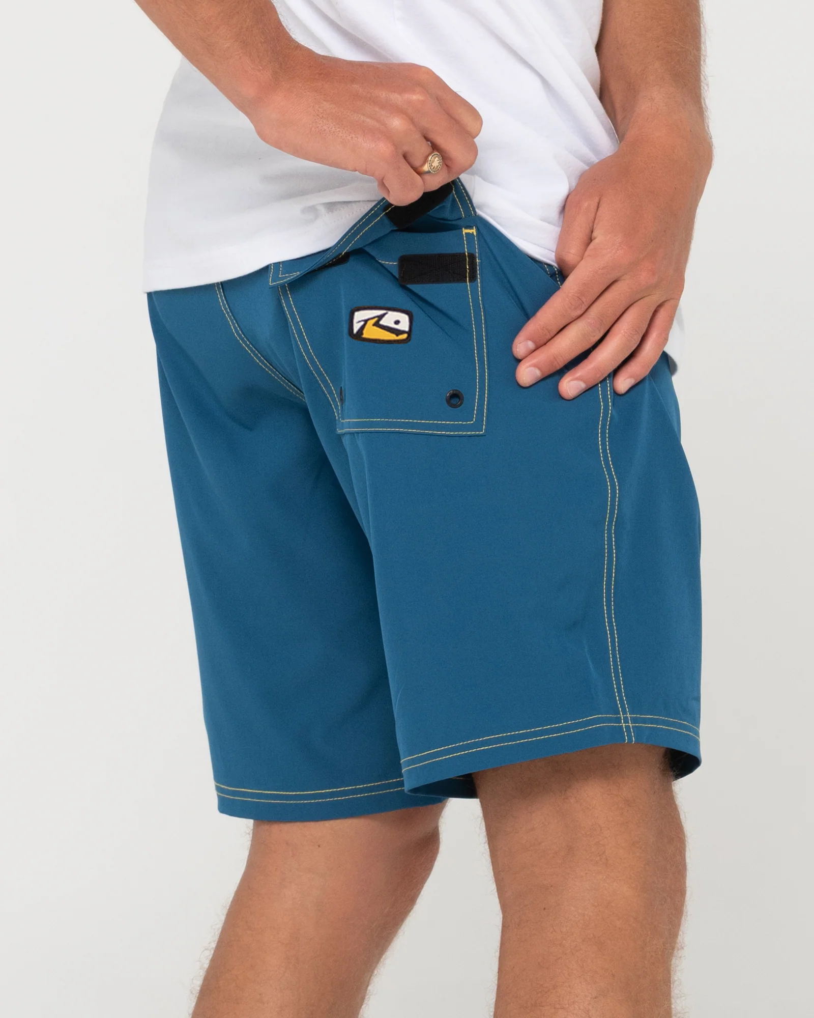 Short Burnt Rubber Fitted China Blue - Image 4